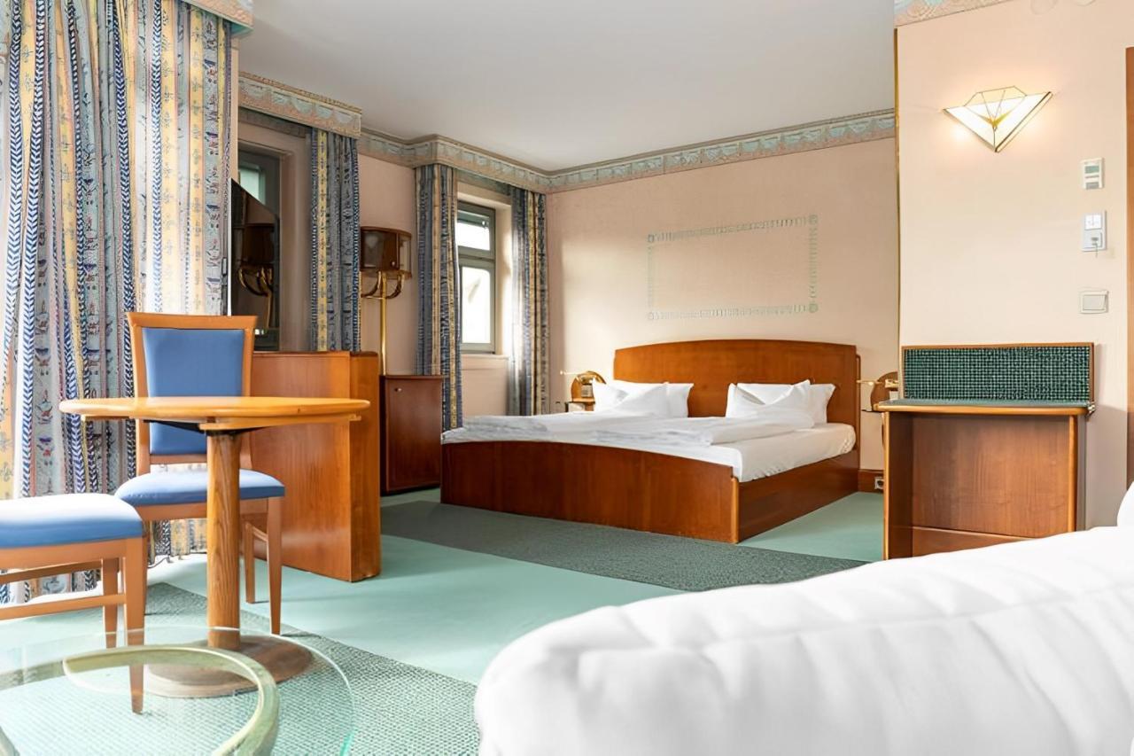 Hotel Am Blauen Wunder Dresden Bagian luar foto