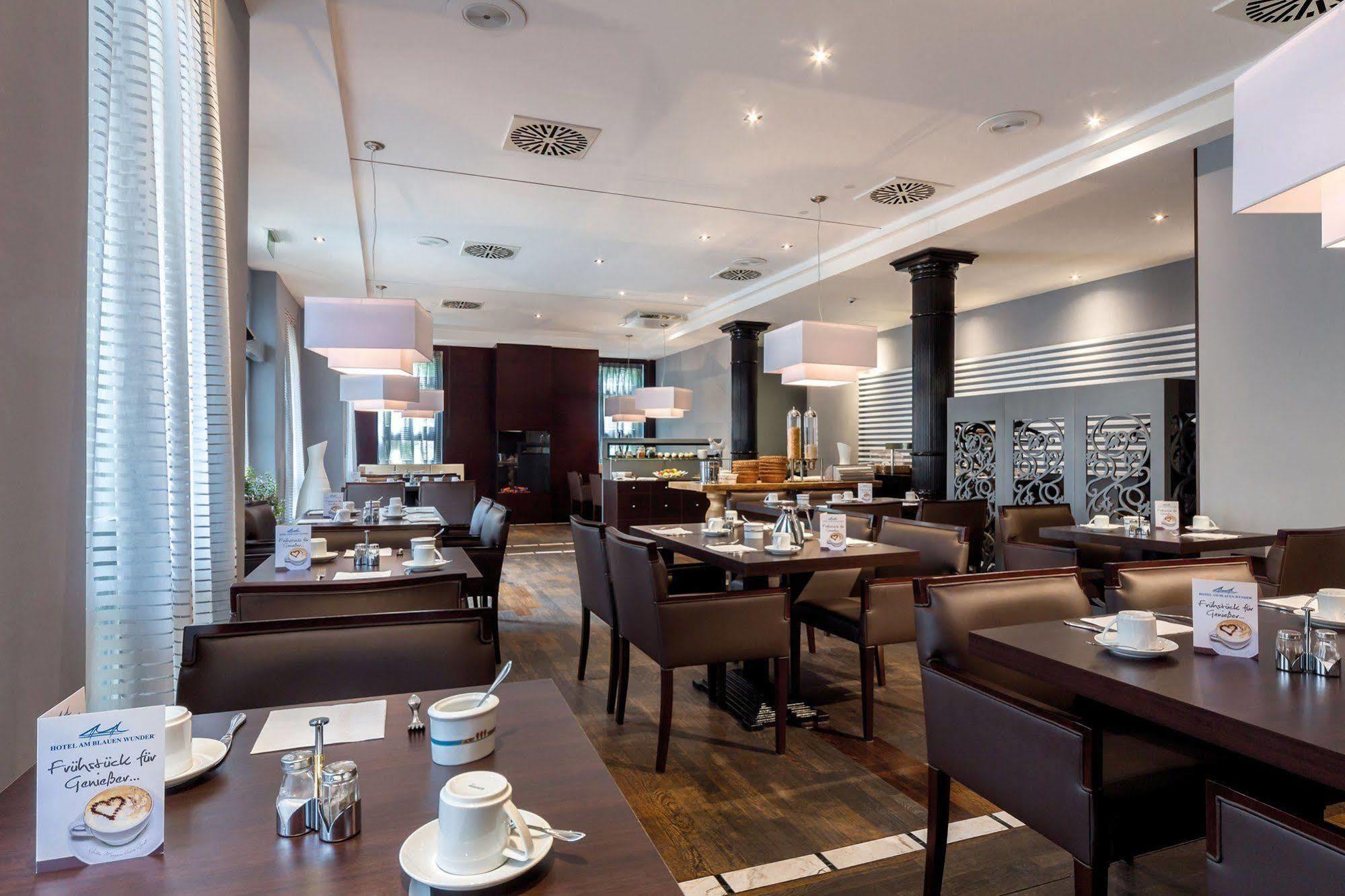 Hotel Am Blauen Wunder Dresden Bagian luar foto