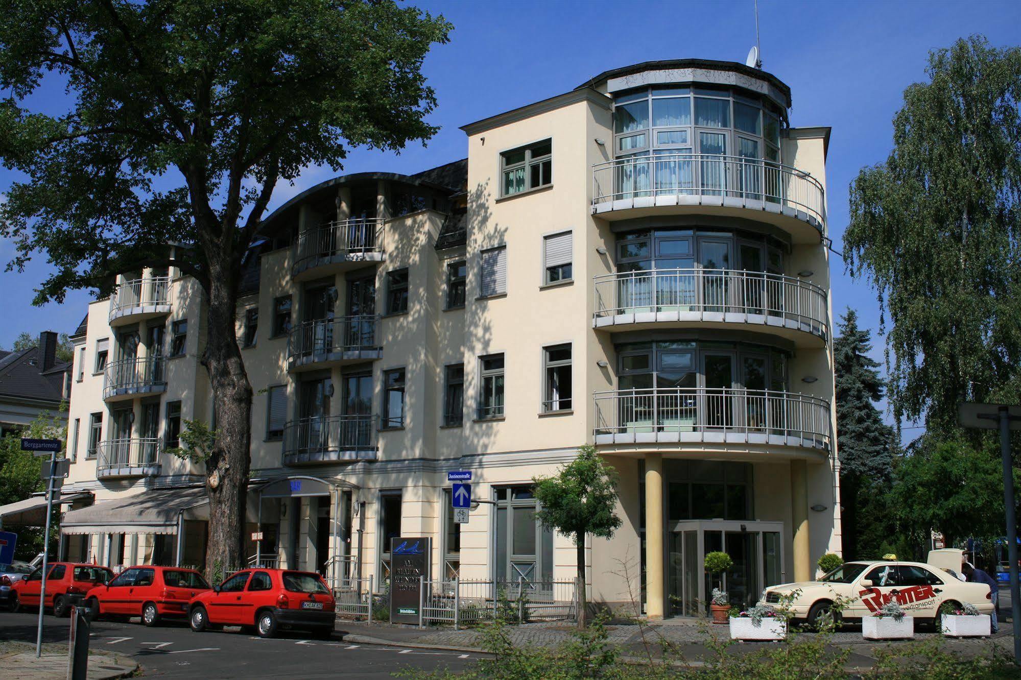 Hotel Am Blauen Wunder Dresden Bagian luar foto