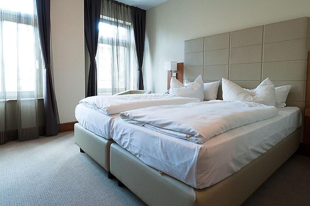 Hotel Am Blauen Wunder Dresden Bagian luar foto